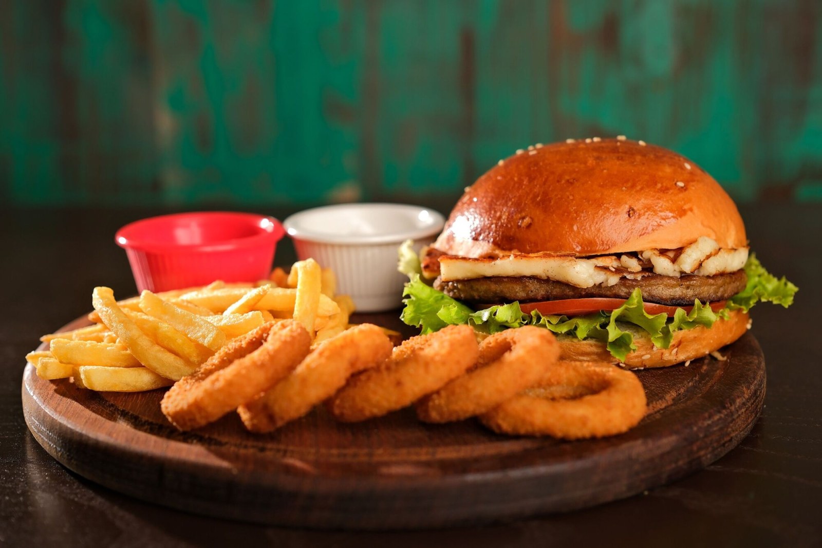 Hellim Peynirli Burger Menü