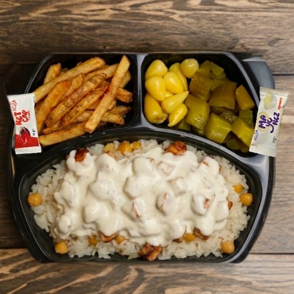 Sarımsaklı Tavuklu Garnitürlü Pilav (350 gr)