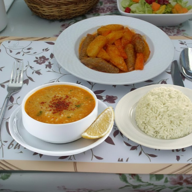 İzmir Köfte & Ezogelin Çorbası & Pilav Menü