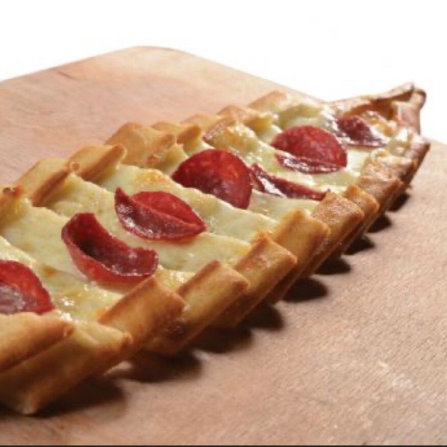 Sucuklu Kaşarlı Pide + Coca-Cola (33 cl.)