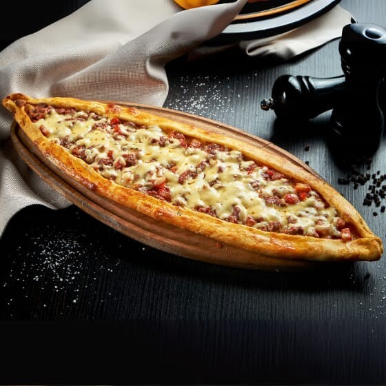 Kuşbaşılı Kaşarlı Pide