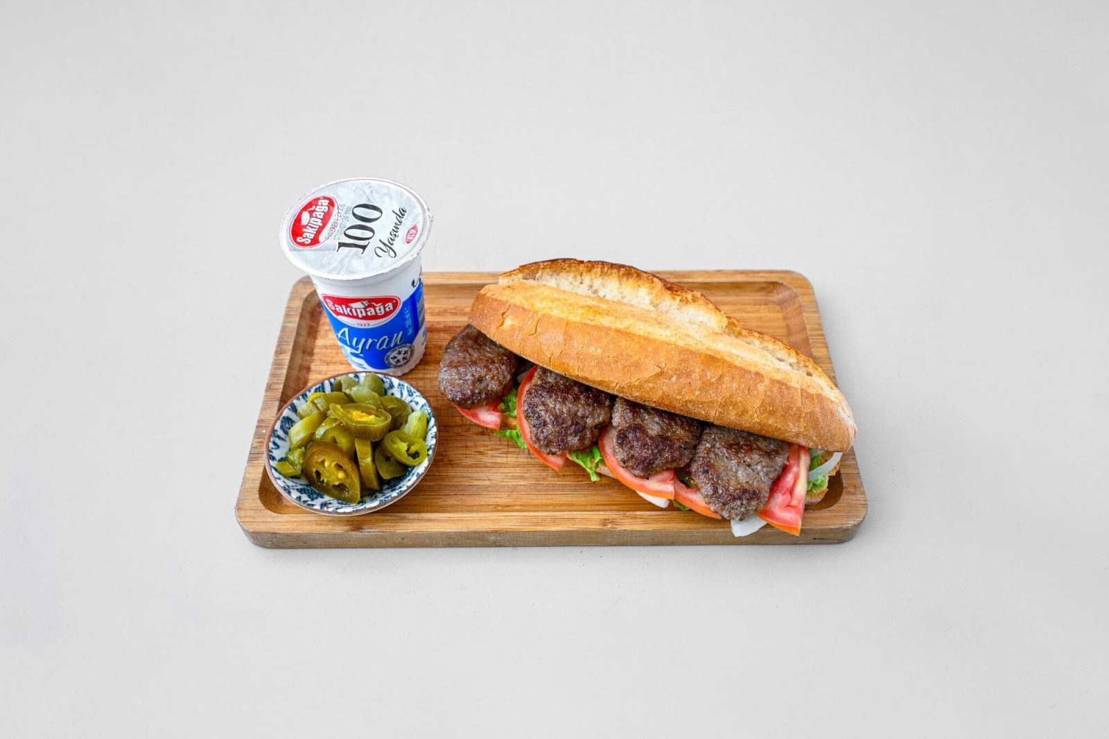 Yarım Ekmek Arası Izgara Köfte
