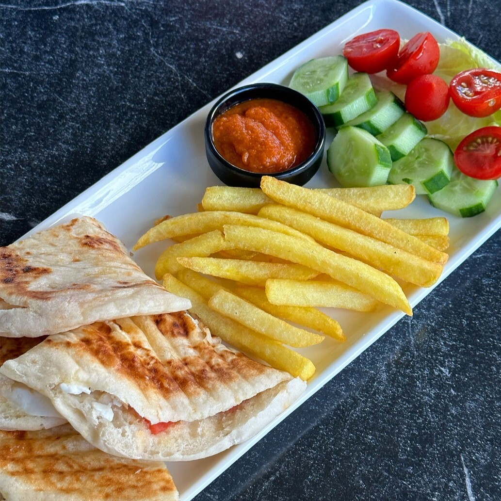Peynirli gözleme tabağı