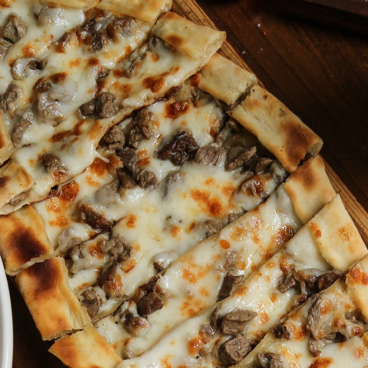 Kaşarlı Kavurmalı Pide