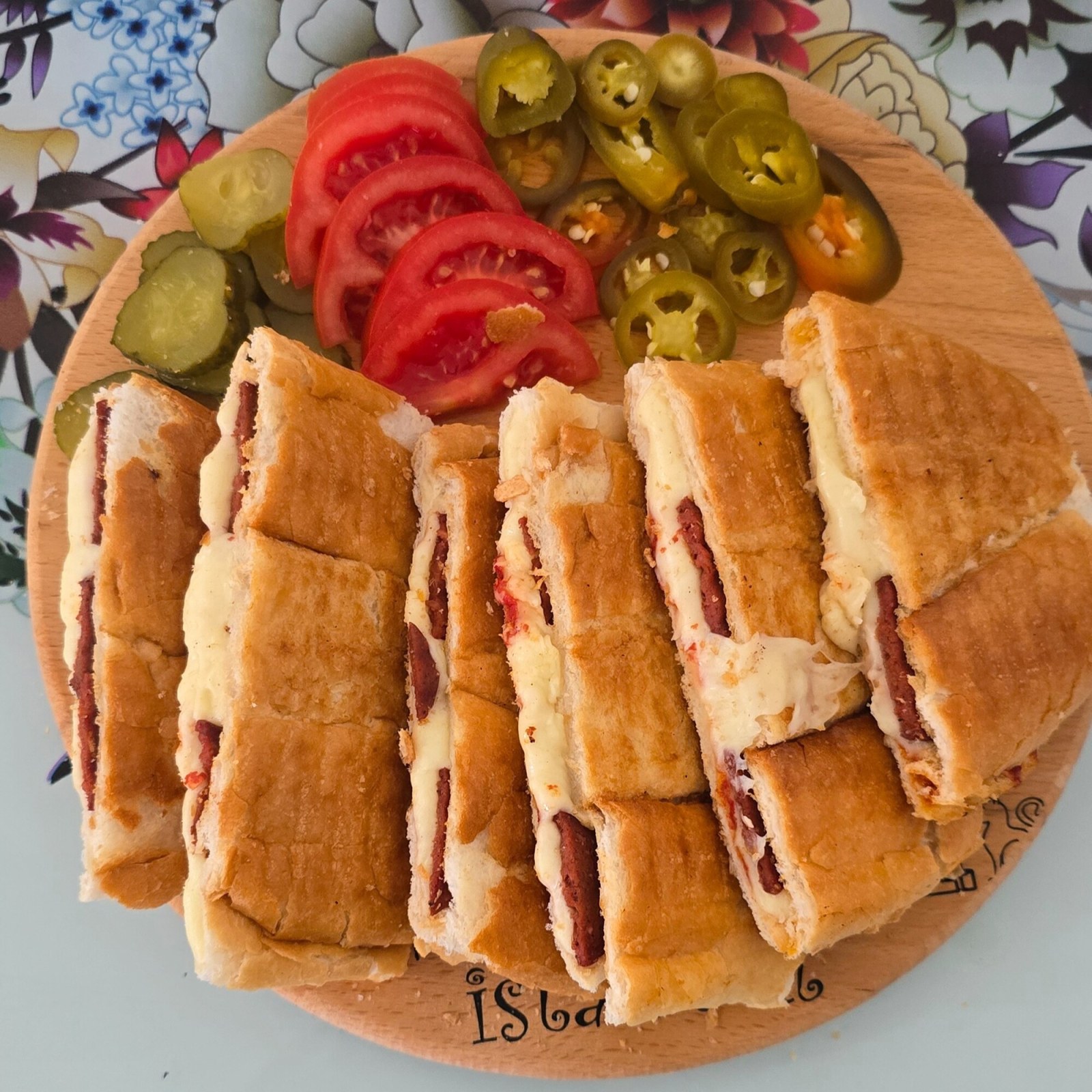 Tam Ekmek Kaşarlı Tost (300 ML) AYRAN İKRAM