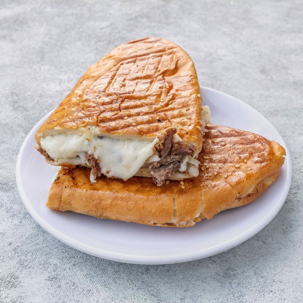İkili Kavurma Kaşarlı Tost Menü + 2 Büyük Ayran