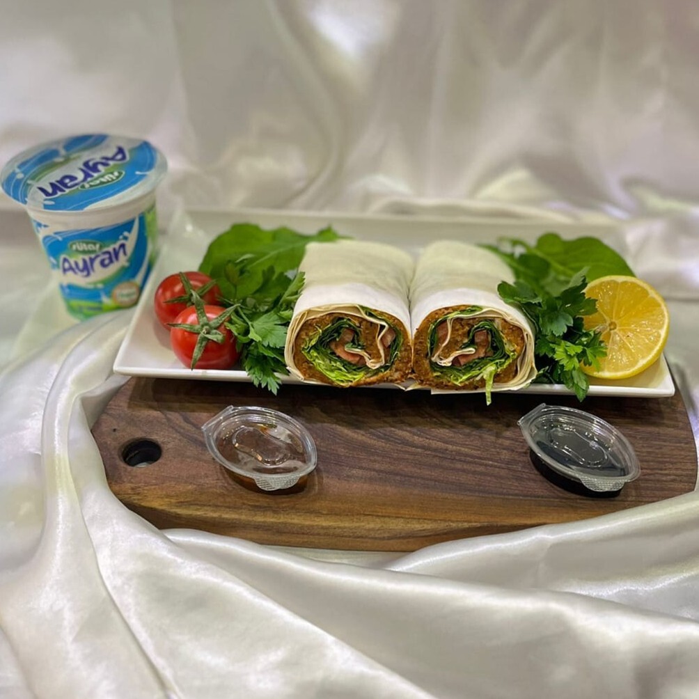 Çiğ Köfte Mega Dürüm Menü&295ml Ayranla