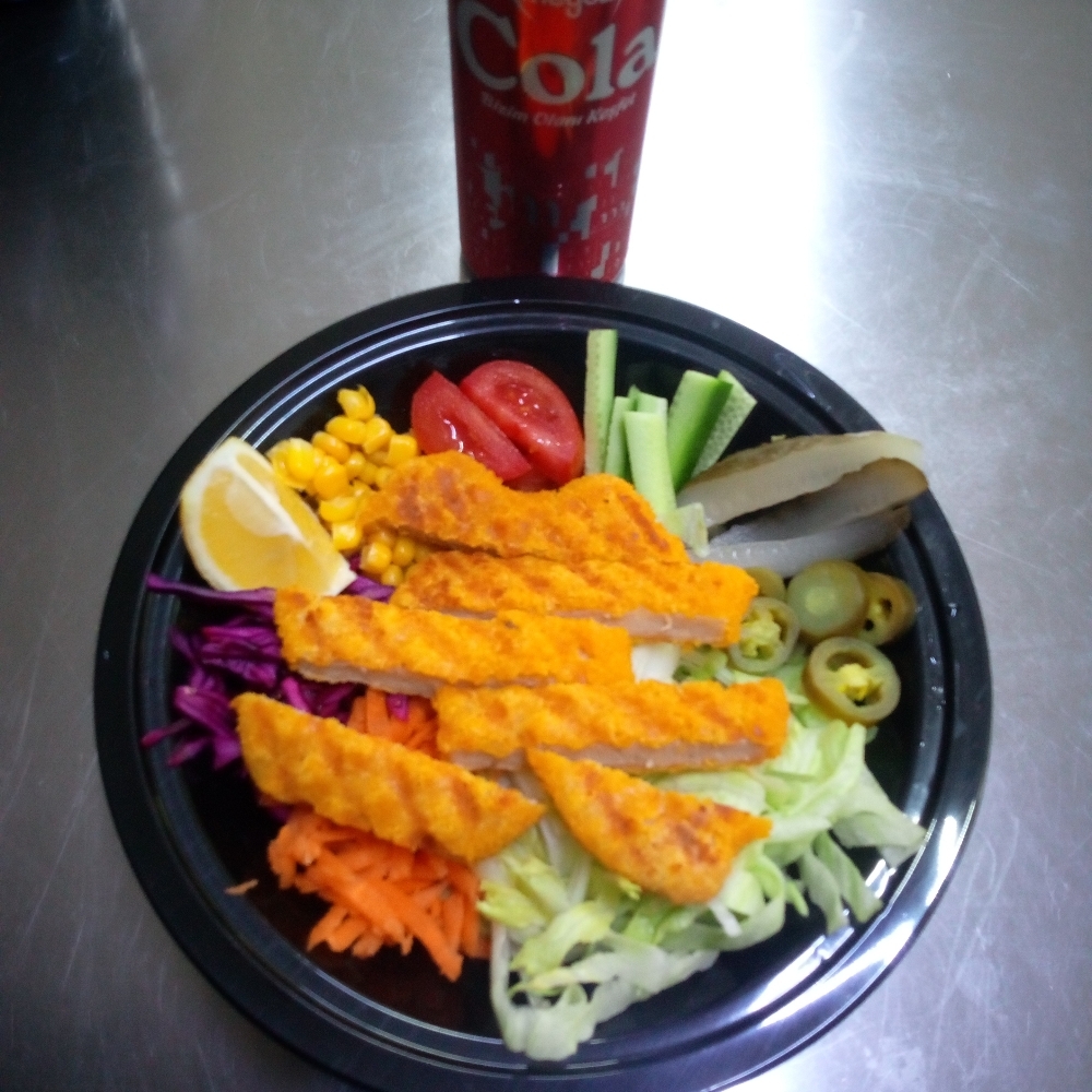 Schnitzel tavuk bowl kola