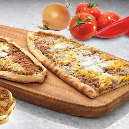 Kıymalı Yumurtalı Pide + Tatlı Menü