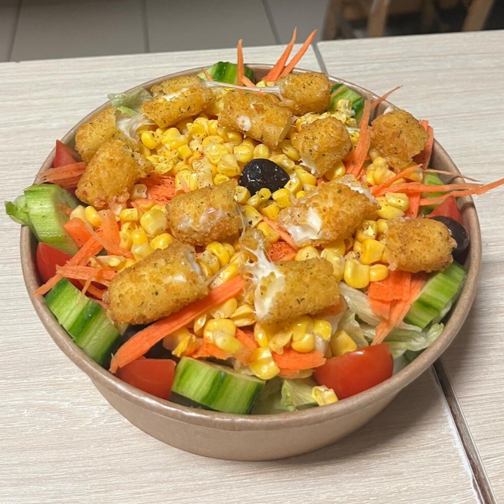 Mozerella stick Salata