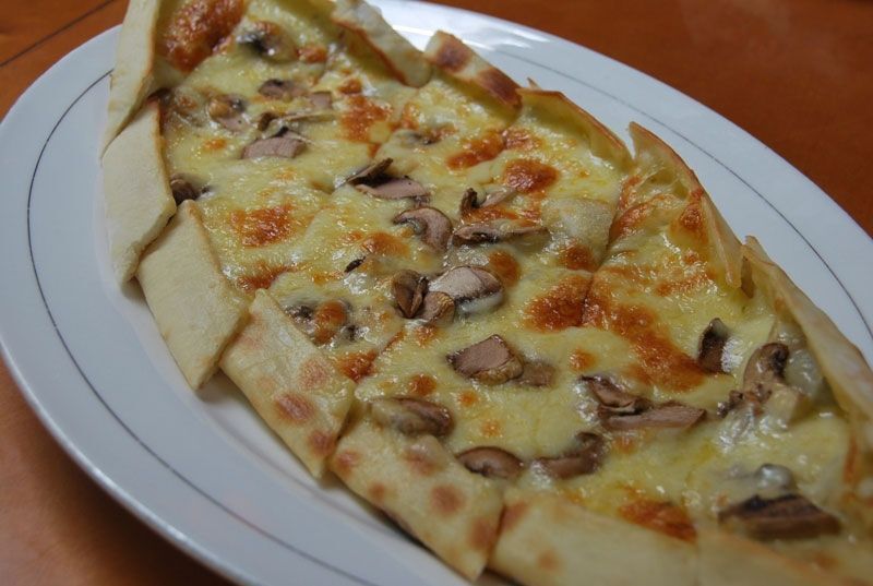 Kaşarlı Mantarlı Pide