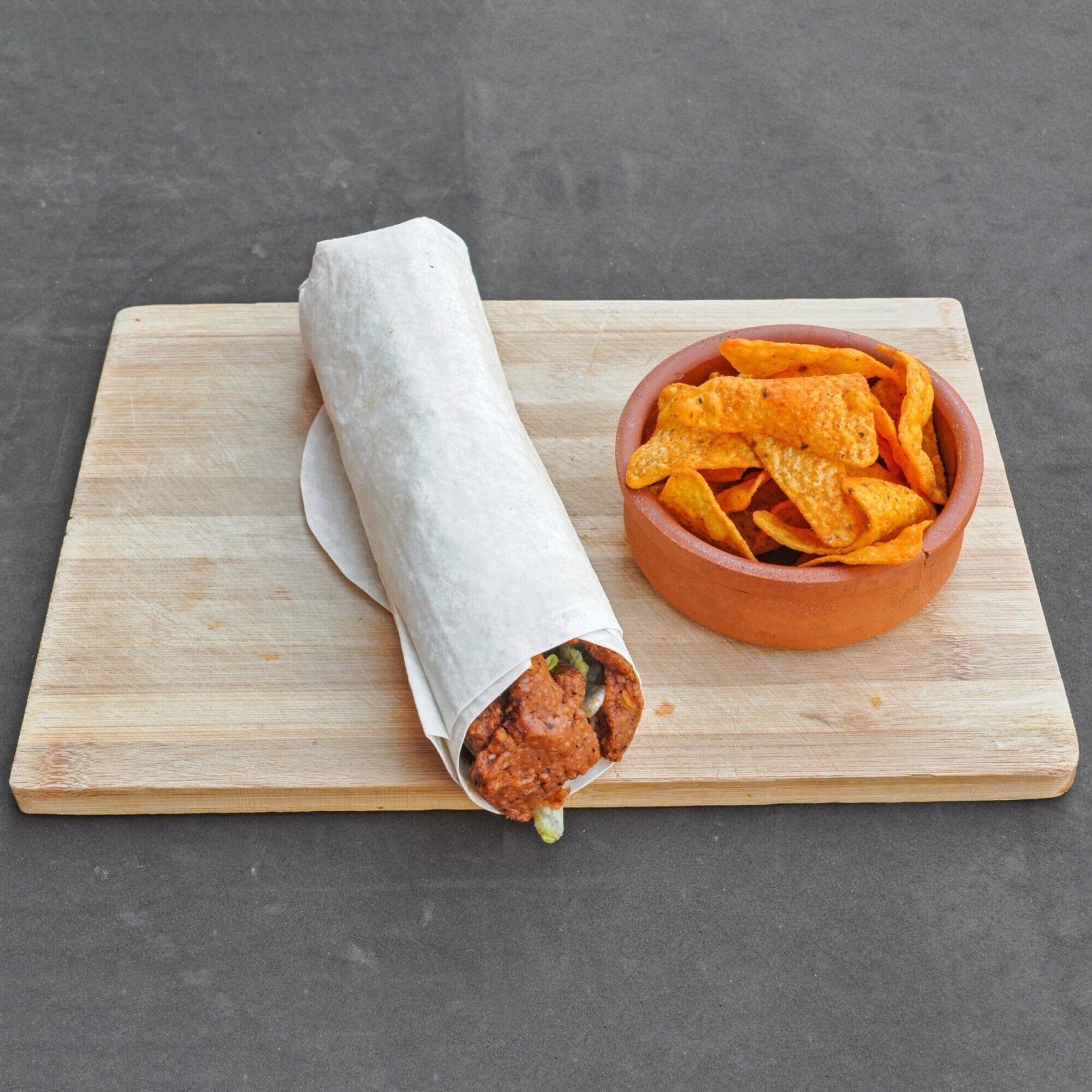 Doritoslu Çiğköfte Double (200 gr.) göbek marol roka maydonoz hamburger sos acı sos narekşisi ve