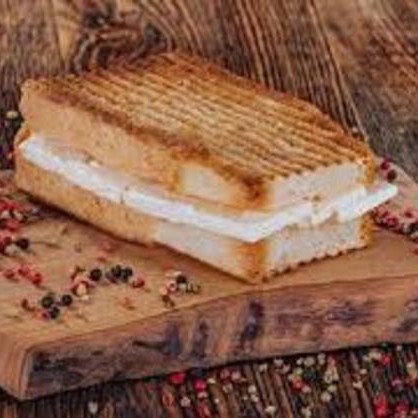 Ayvalık Ekmeğine Beyaz Peynirli Tost