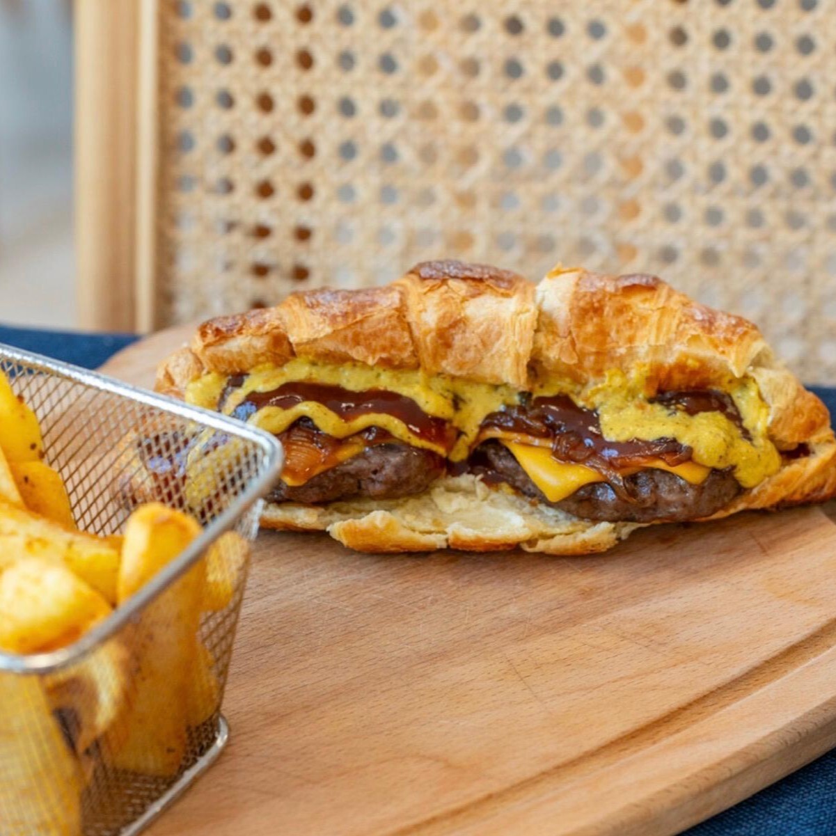 Kruvasan Bilet Burger