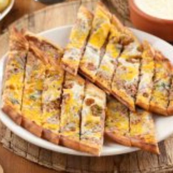 Kıymalı Kaşarlı Yumurtalı Pide +coca cola