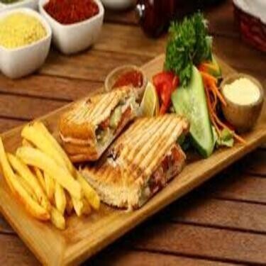 Yarım Ekmek Arası Karışık Tost & Patates Kızartması