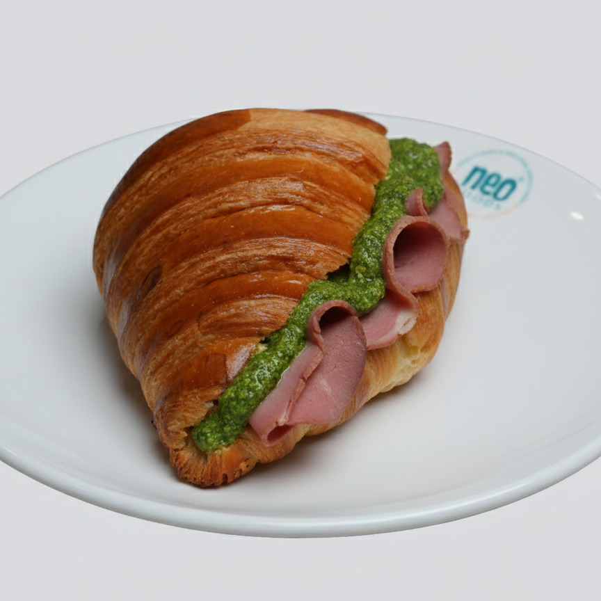 Croissant ( Pesto Soslu+ Dana Jambonlu )