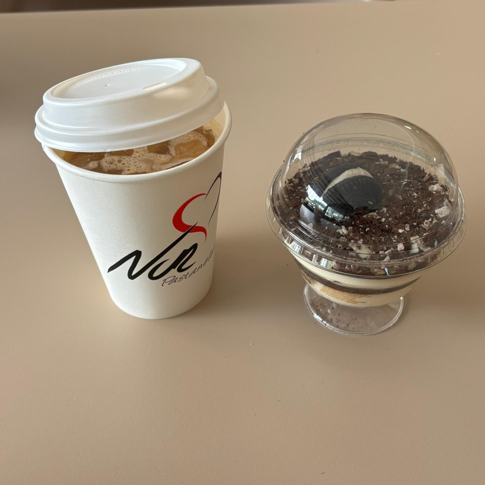 Latte, Macchiato veya Flat White Kahve ve Oreolu Magnolia