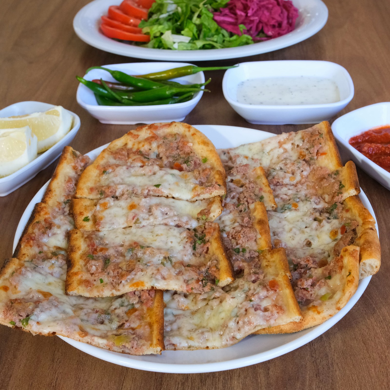 Kıymalı Kaşarlı Pide