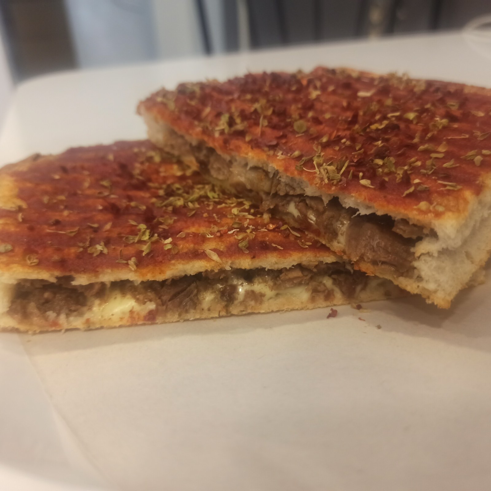 Kelle Peynirli Kavurmalı Bazlama Tost