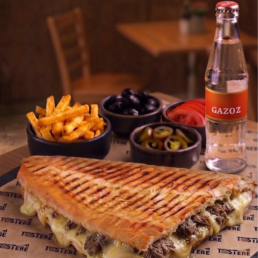 Kavurmalı Kaşarlı Tost Menü