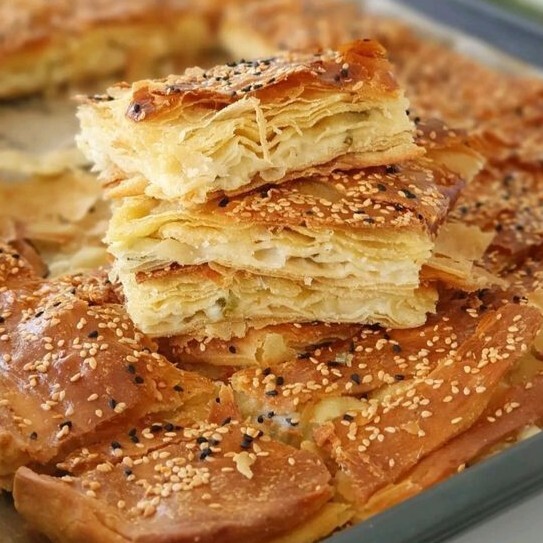 El Açması Tepsi Börek