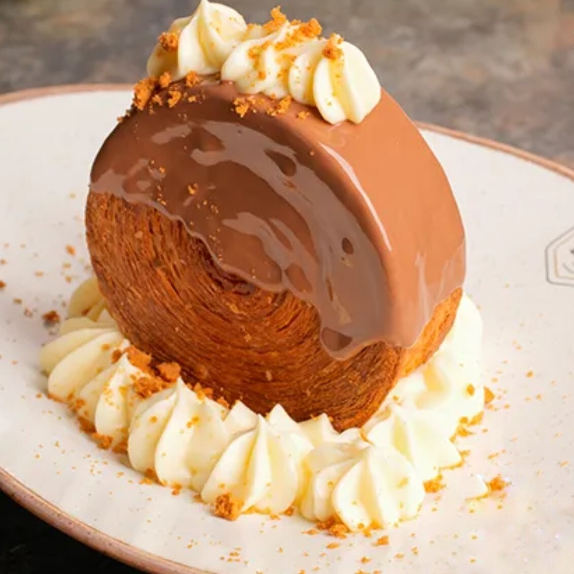 Lotuslu Chocoroll Kruvasan