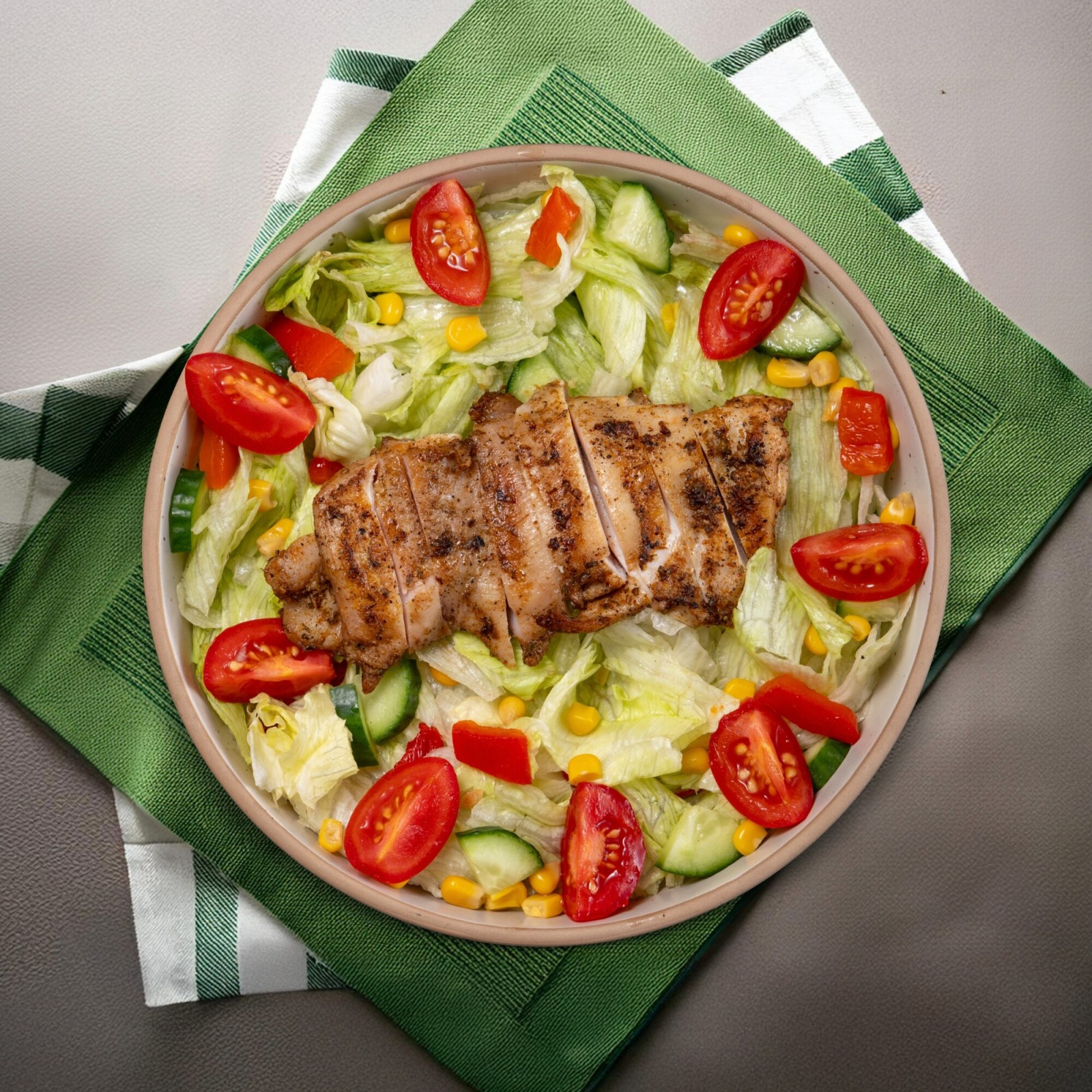 Tavuk Pirzola Salata