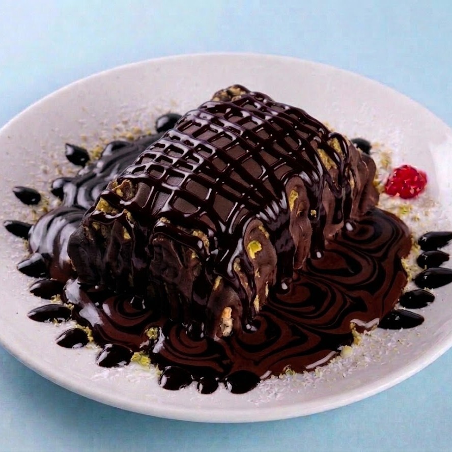 Bitter Çikolatalı Çilekli & Muzlu Waffle