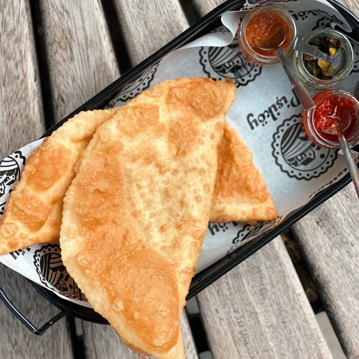 Mantar Köz Biberli Sucuklu Çi Börek