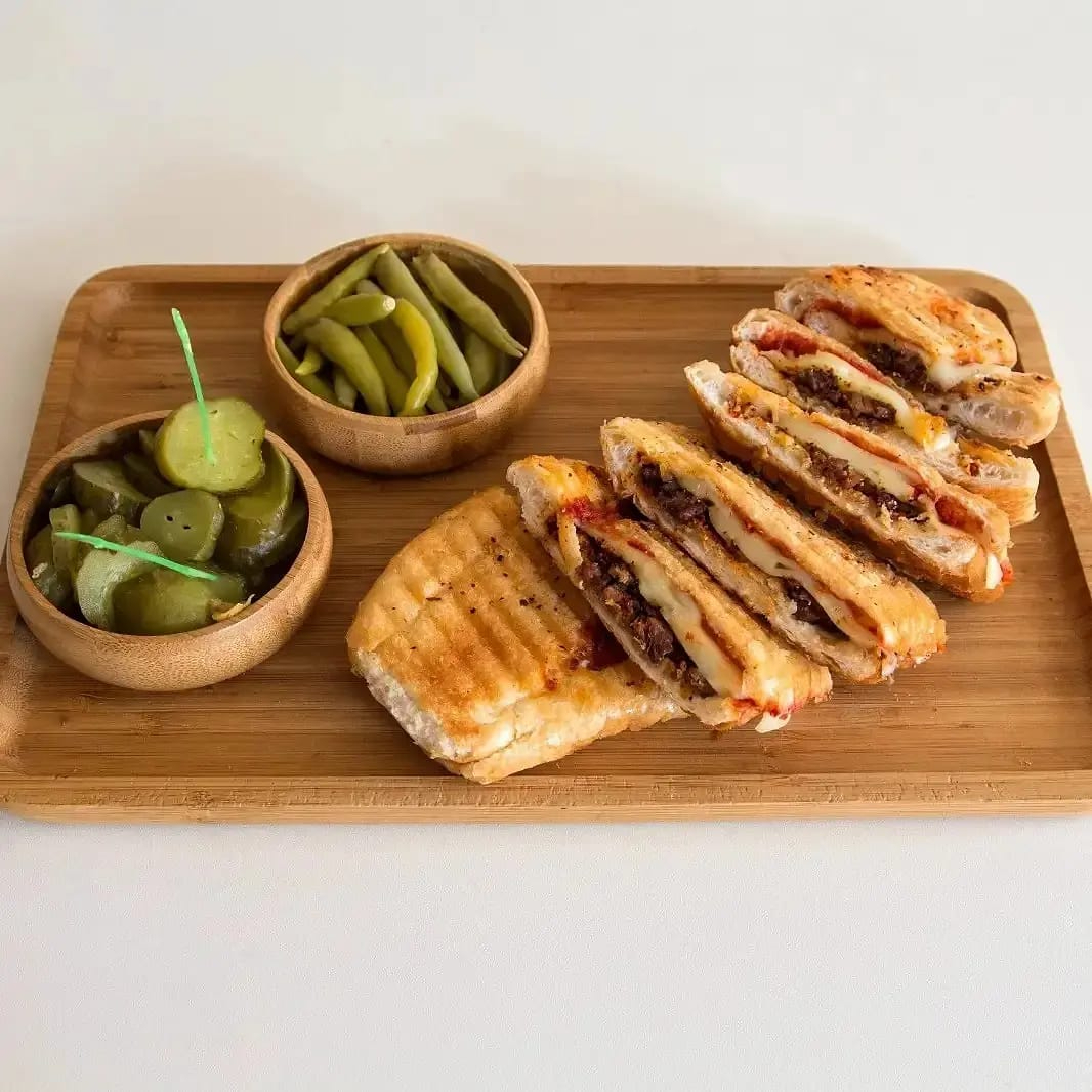 Yarım Ekmek Sucuklu Yumurtalı