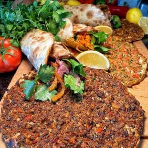 Tepeüstü Yöresel Taşfırın Pide & Lahmacun (Cumhuriyet)