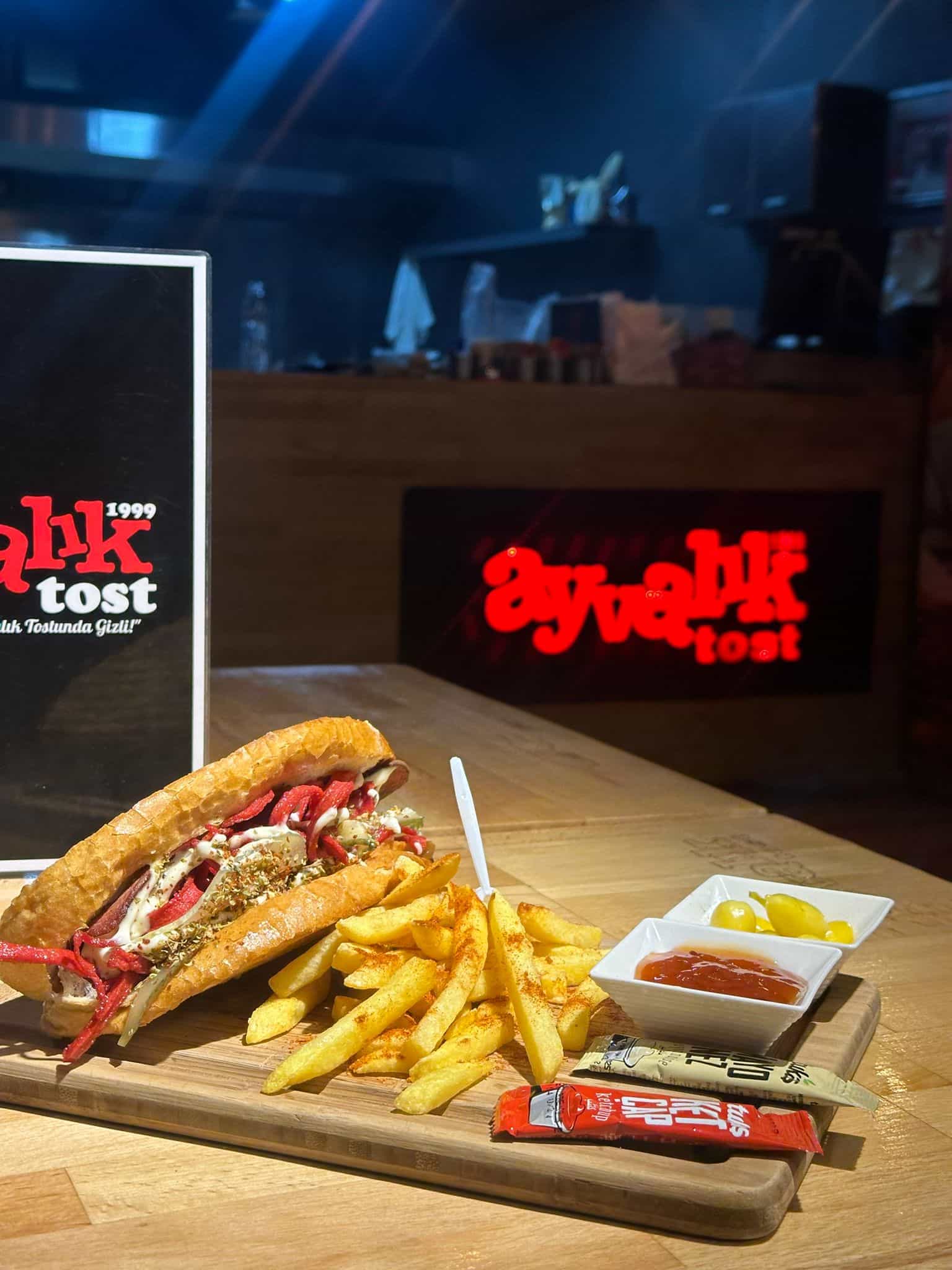 Ayvalık Tost (Pazar)