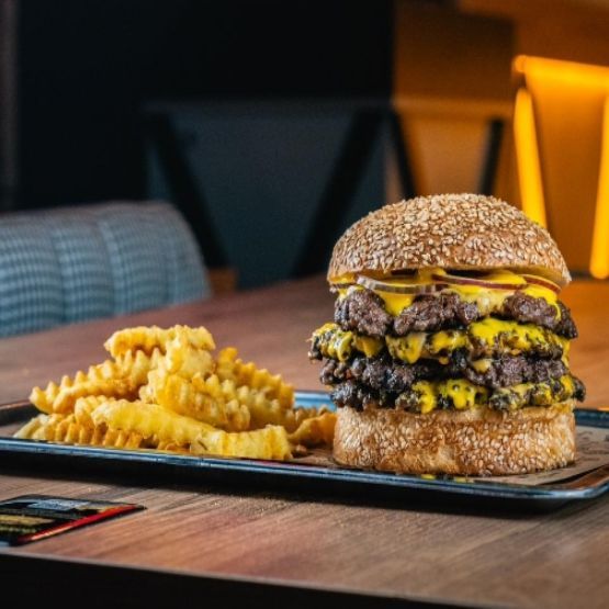 Goldenfingers Burger & Cheesesteak (Alsancak)