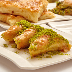 Asıltat Baklava ve Börek (Haznedar)